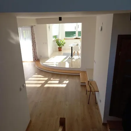 Dom Przy Zagrodzie Nyaraló